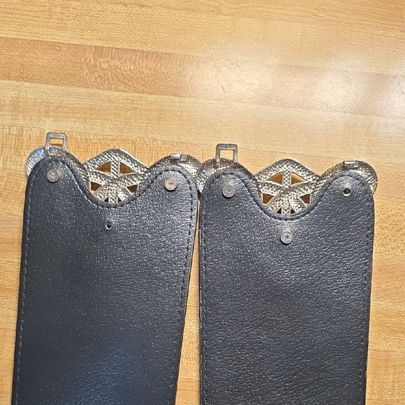 Elegant Black Belt with Silver Accent - Picture 4 of 5